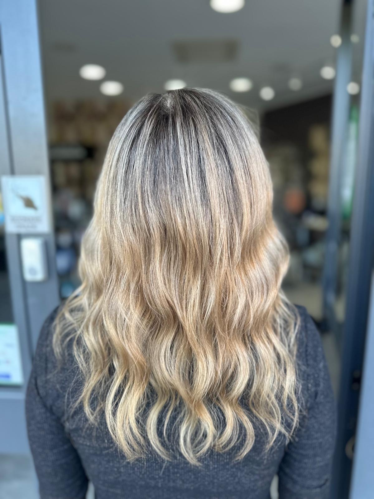 Tonalità biondo beige